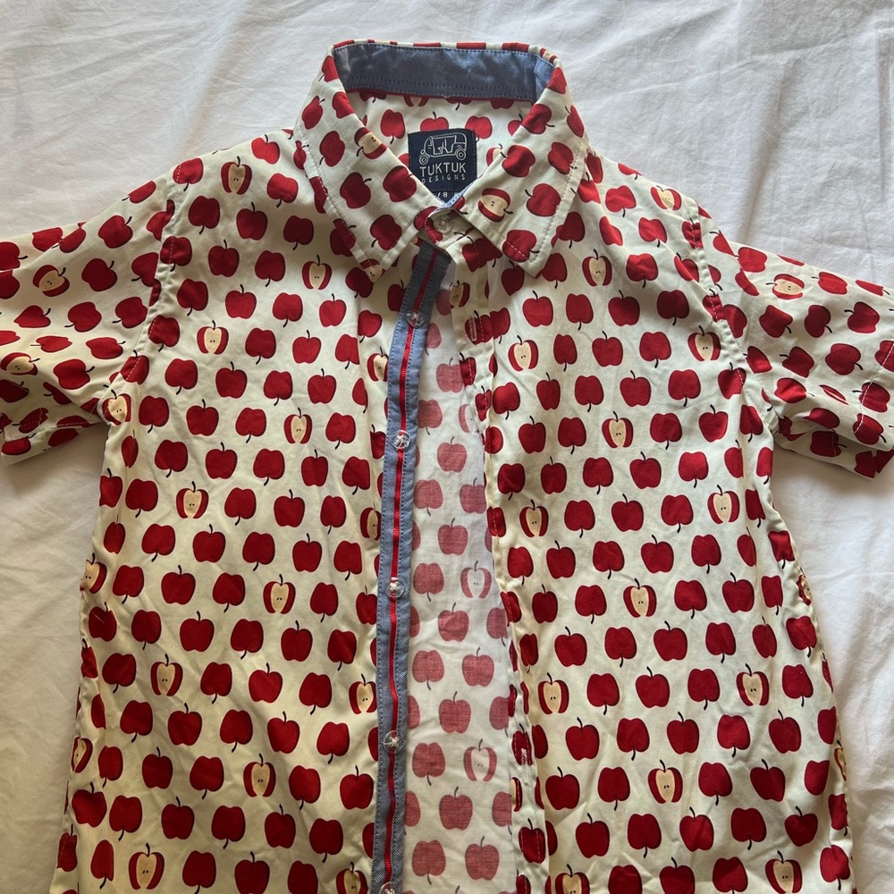 Tuk tuk Apple button down